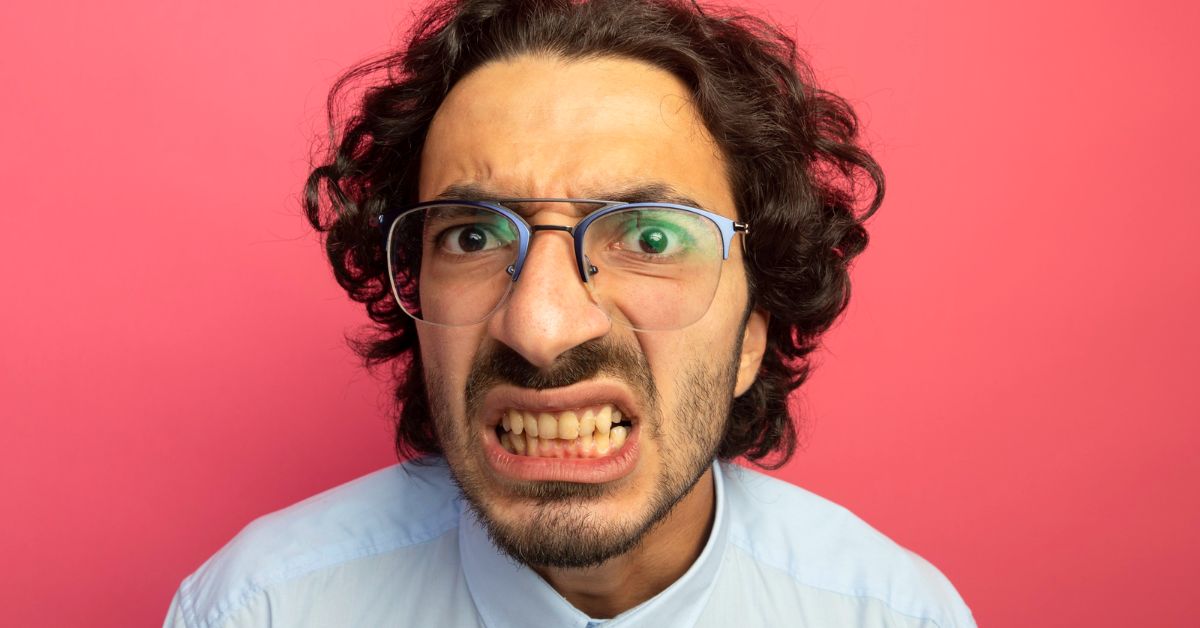 Cibi e comportamenti che macchiano i denti: come mantenerli bianchi